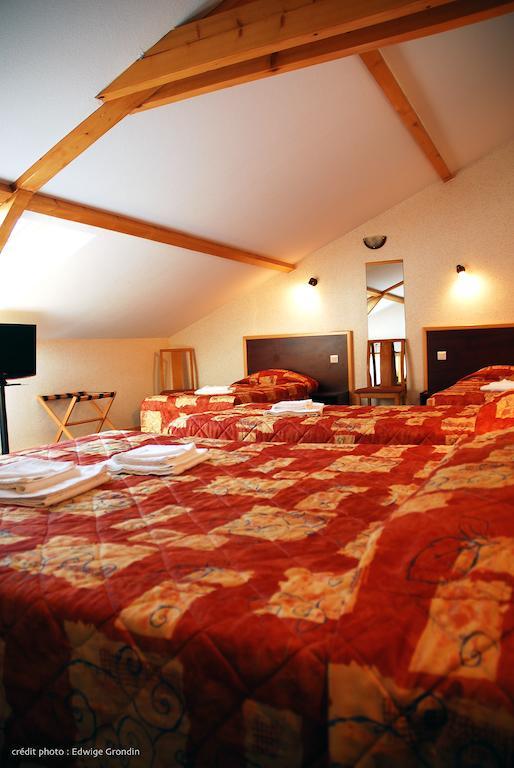 Les Hirondelles Hotel Orcines Bilik gambar