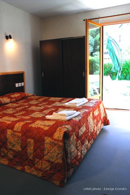 Les Hirondelles Hotel Orcines Bilik gambar