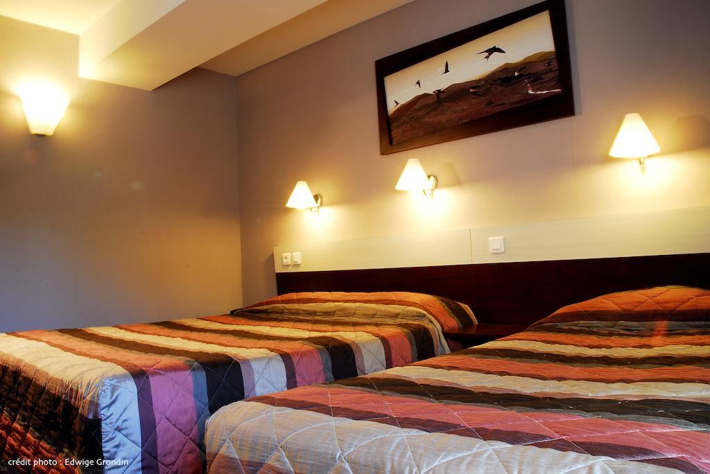 Les Hirondelles Hotel Orcines Bilik gambar